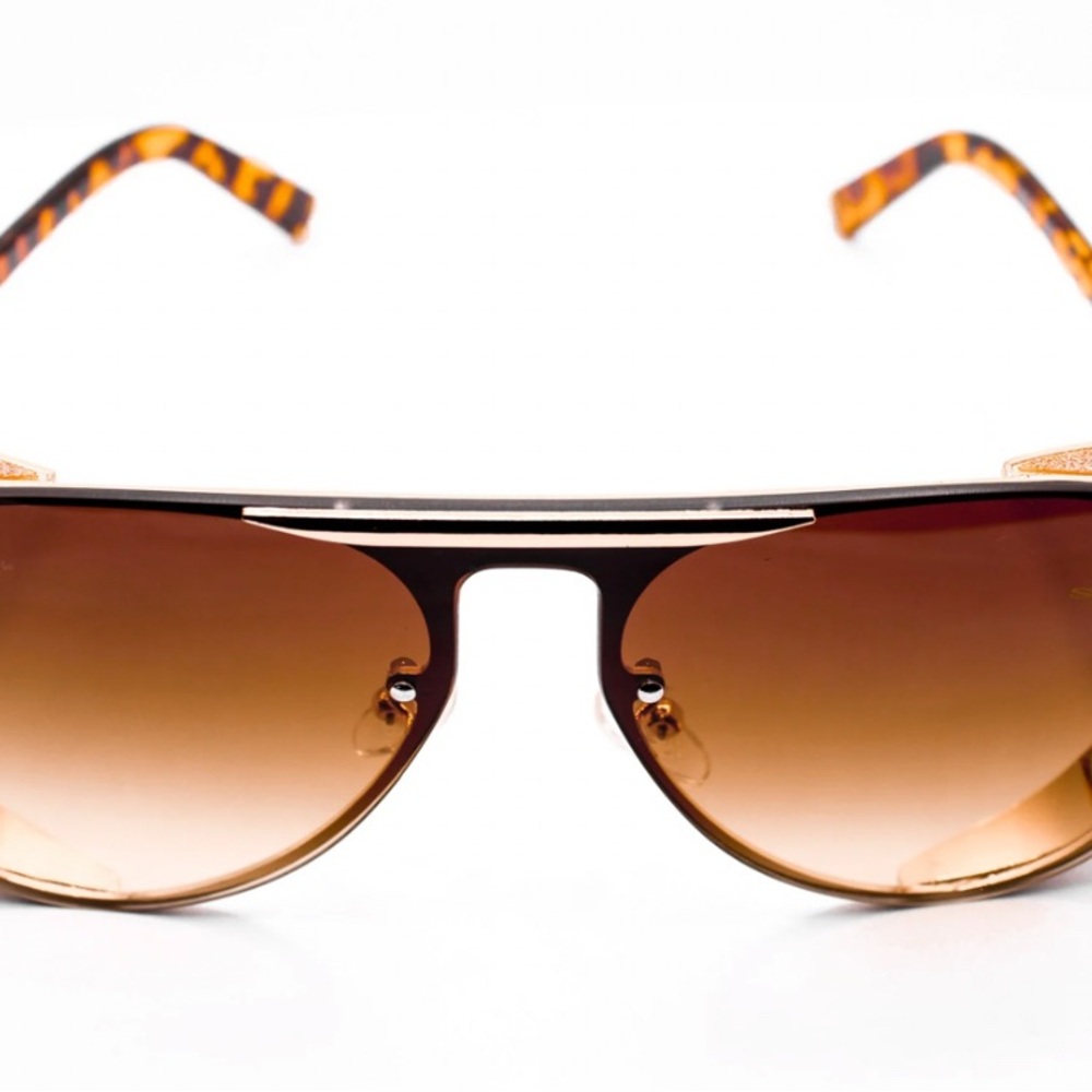 Stylish Gold Aviator Sunglasses - Picture 5 of 6